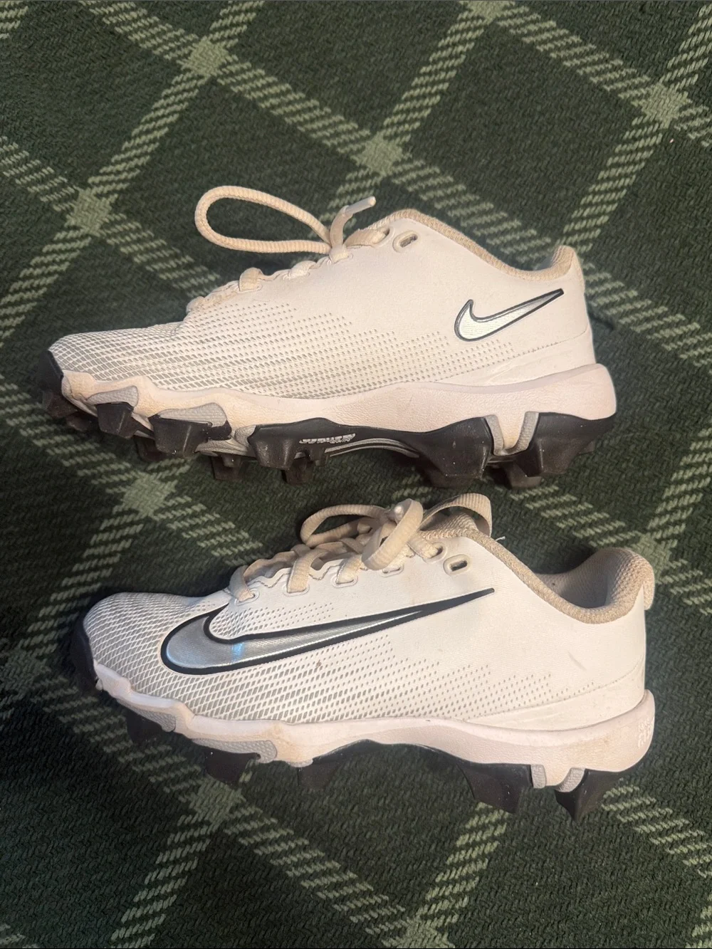 Kids 2Y Nike vapor White and Black Mesh cleats
